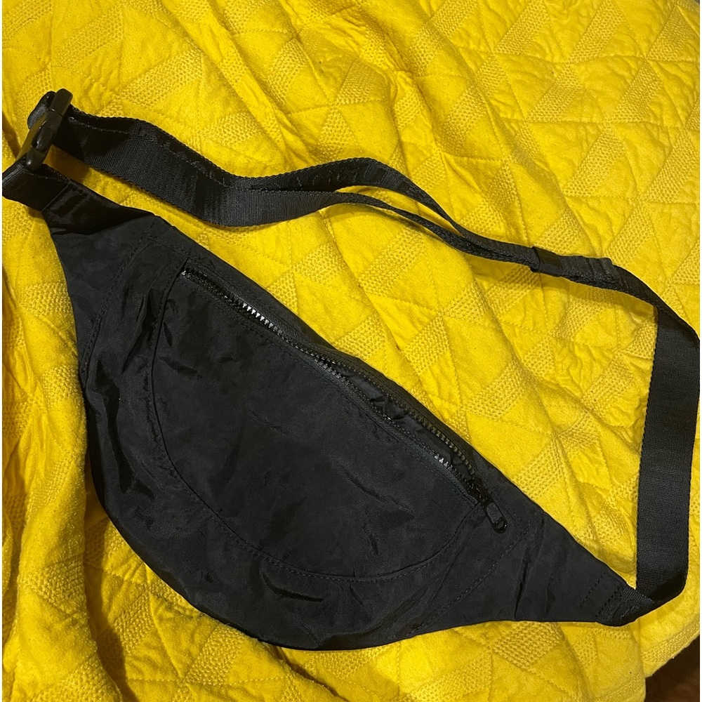 Brand new baggu crescent Fanny pack